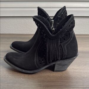Shyanne Black Suede Cowgirl Ankle Boots Size 6